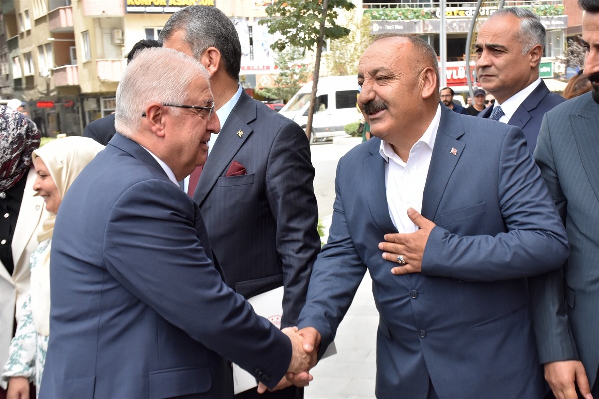 Milli Savunma Bakanı Yaşar Güler, AK Parti Hakkari İl Başkanlığını ziyaret ederek, partililerle...