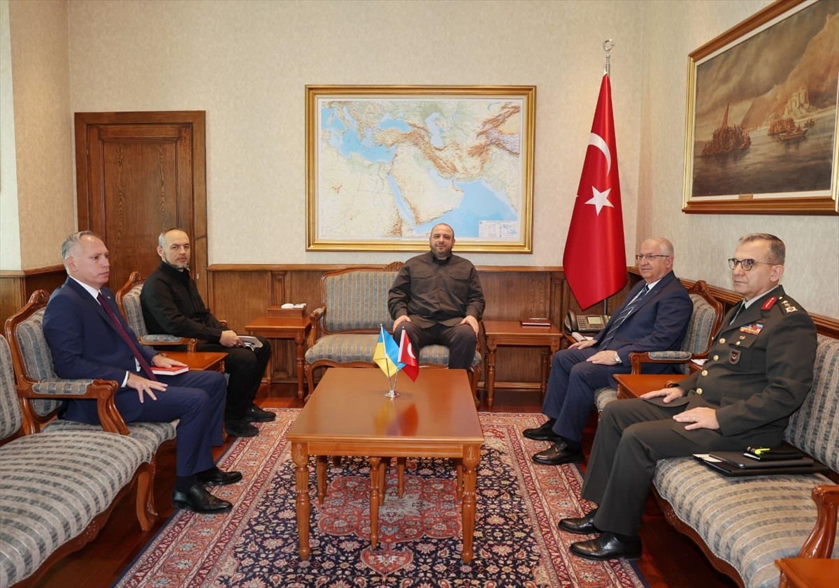 Milli Savunma Bakanı Yaşar Güler, Ukrayna Milli Güvenlik ve Savunma Konseyi Sekreteri Rüstem...