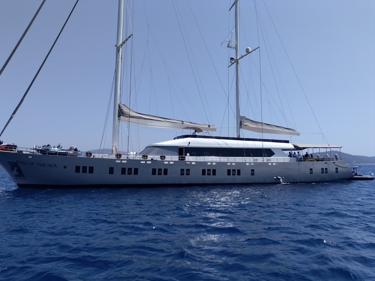 Muğla'nın Bodrum ilçesi açıklarında teknede fenalaşan Meksikalı turiste tıbbi tahliye...