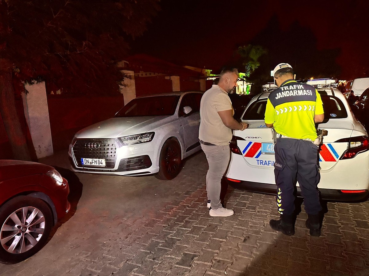 Muğla’nın Fethiye ilçesinde, hatalı sollama yaptığı an sosyal medyada paylaşılan sürücüye idari...