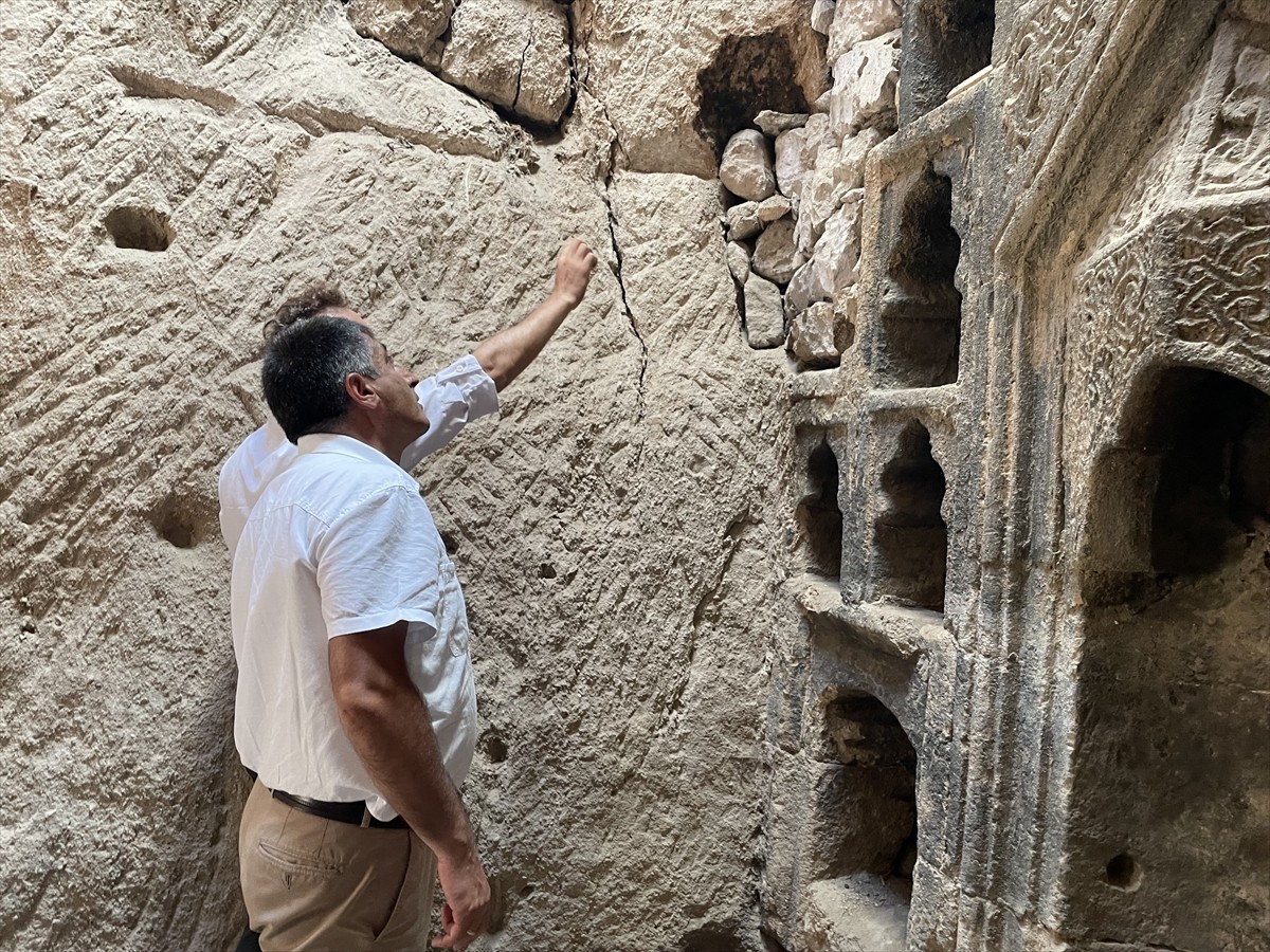 Nevşehir’in Ürgüp ilçesine bağlı Taşkınpaşa köyünde, bir vatandaşın kullandığı kayadan oyma...