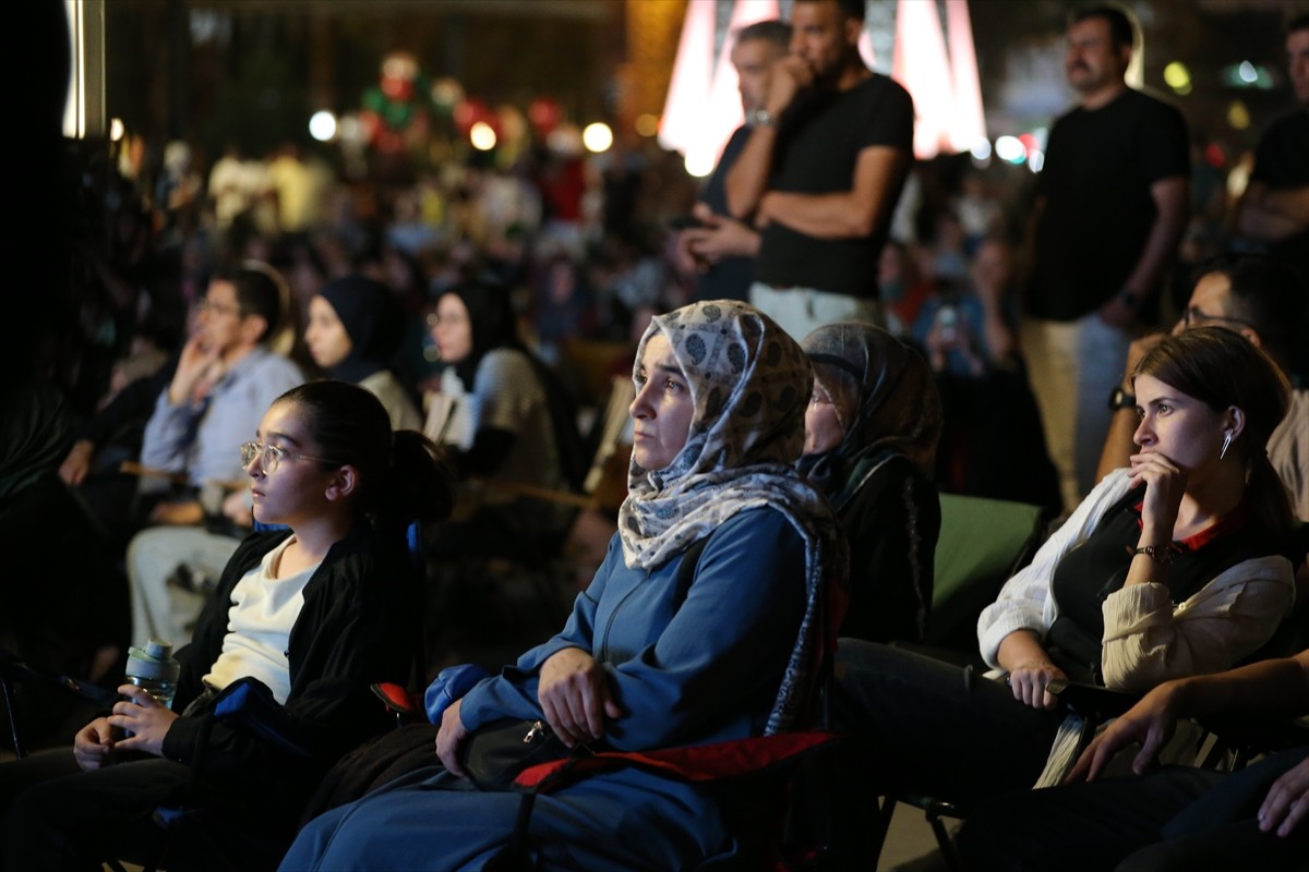 Niğde Belediyesi tarafından düzenlenen "Minderli Sinema Günleri" etkinliğinde "Sessiz Çığlık"...