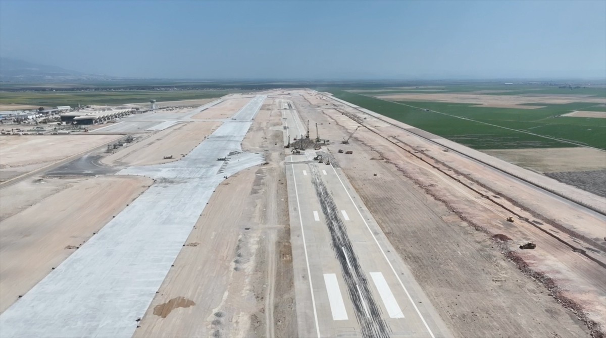 Onarım ve gelişim çalışmaları nedeniyle 1 Ağustos'ta yolcu trafiğine kapatılan Hatay Havalimanı, 1...