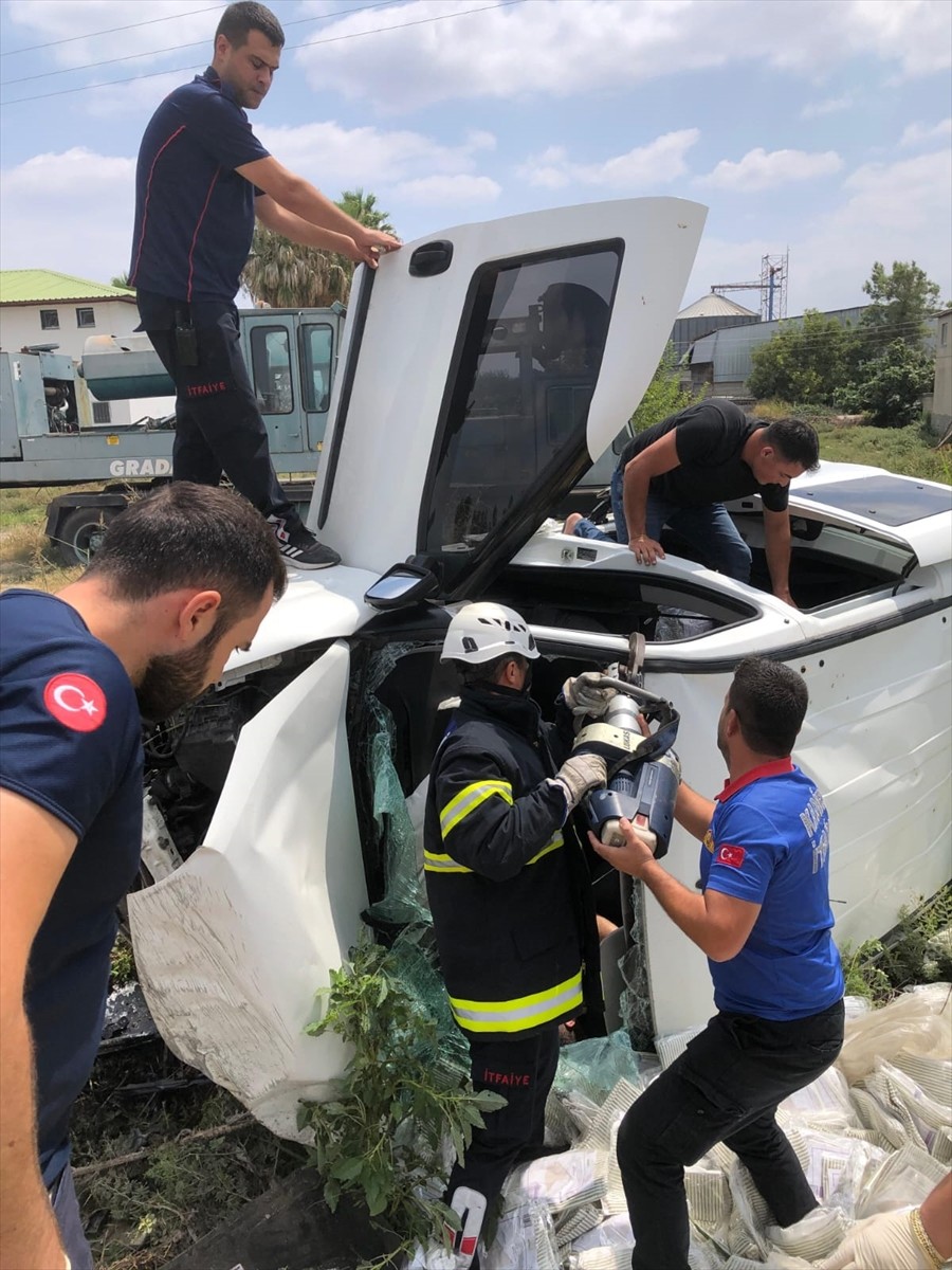 Osmaniye'nin Kadirli ilçesinde otomobil ile hafif ticari aracın çarpışması sonucu 1 kişi hayatını...