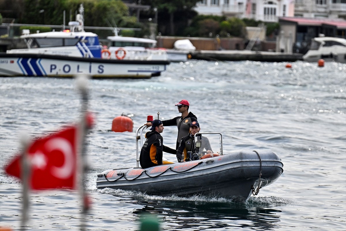 Sahil Güvenlik Marmara ve Boğazlar Bölge Komutanlığınca, İstanbul Boğazı'ndaki kayıp Rus yüzücü...