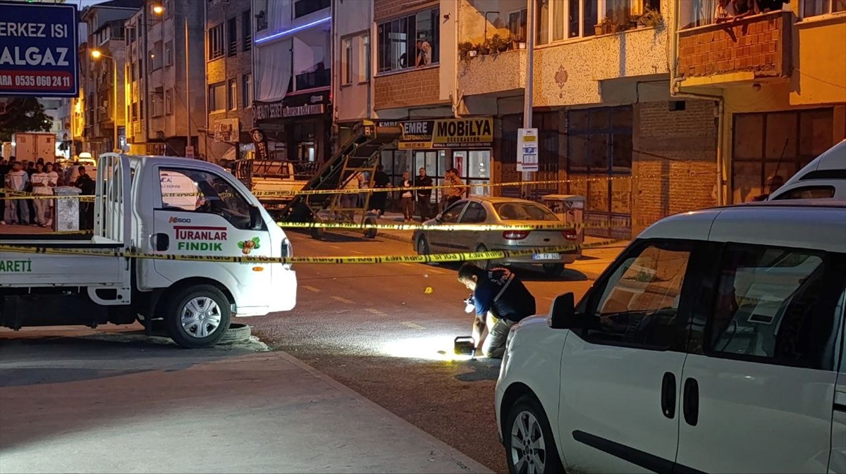 Sakarya'nın Karasu ilçesinde, silahlı saldırıya uğrayan kişi hayatını kaybetti, yanında bulunan...