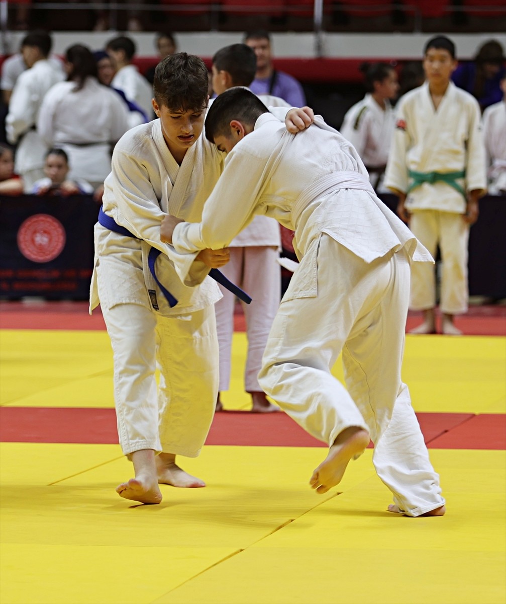 Samsun'da düzenlenen 21. Uluslararası Karadeniz Judo Şampiyonası, sona erdi. Mustafa Dağıstanlı...