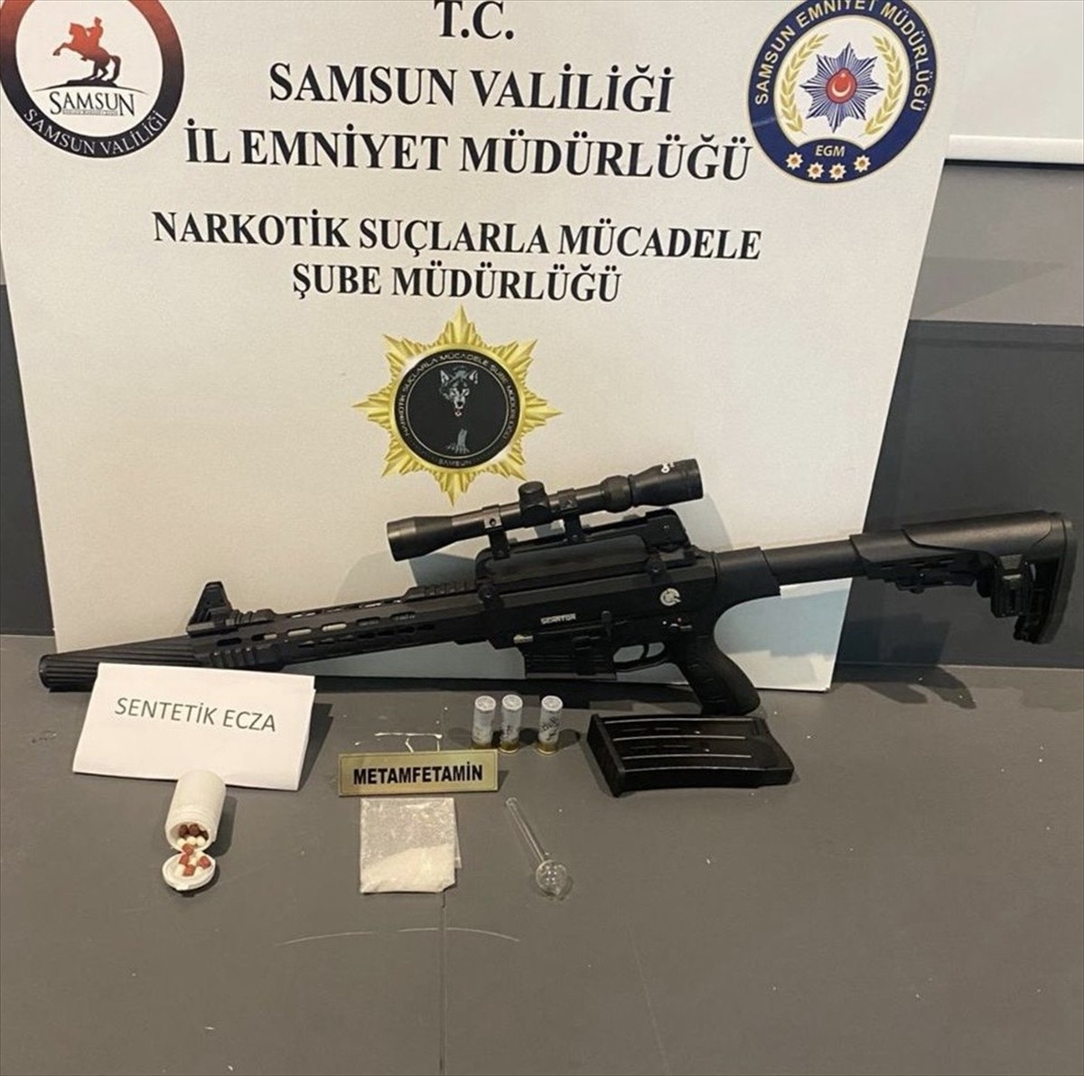 Samsun'da düzenlenen uyuşturucu operasyonlarında 8 zanlı yakalandı. Ekipler, 3 bin 167 sentetik...