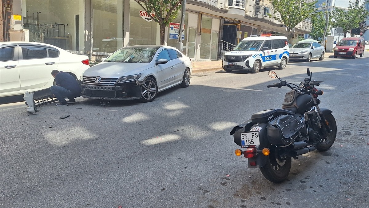 Samsun'un Bafra ilçesinde otomobille çarpışan motosikletin sürücüsü yaralandı.