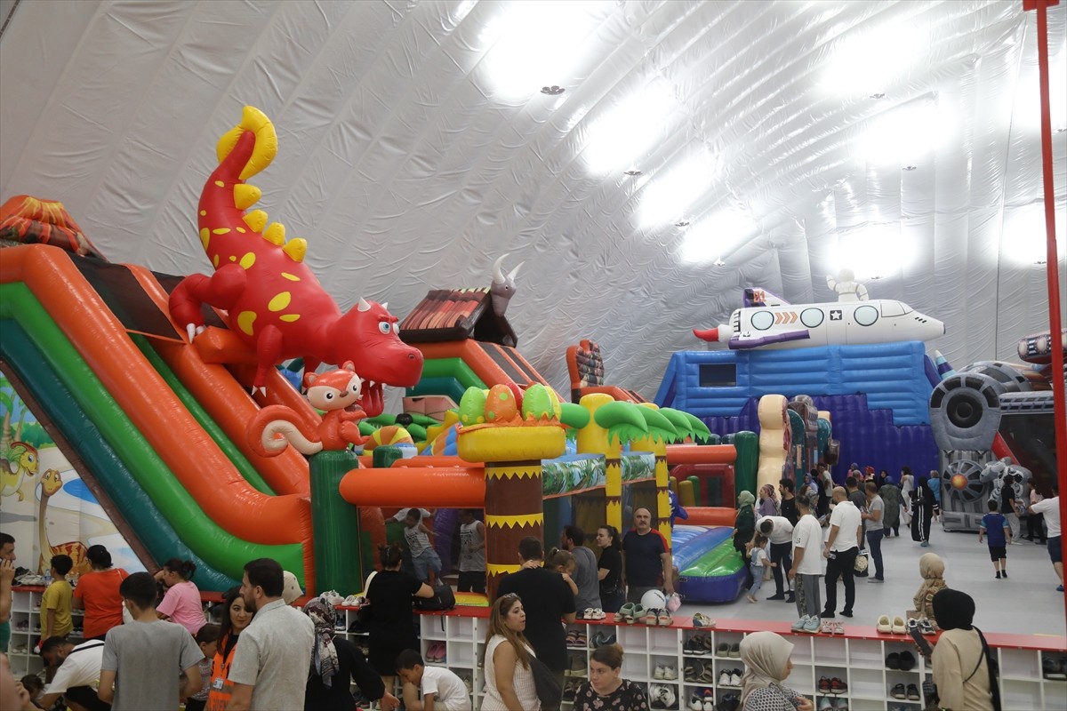 Samsun Büyükşehir Belediyesince çocuklara büyük alanda oyun oynama imkanı sunulması amacıyla...