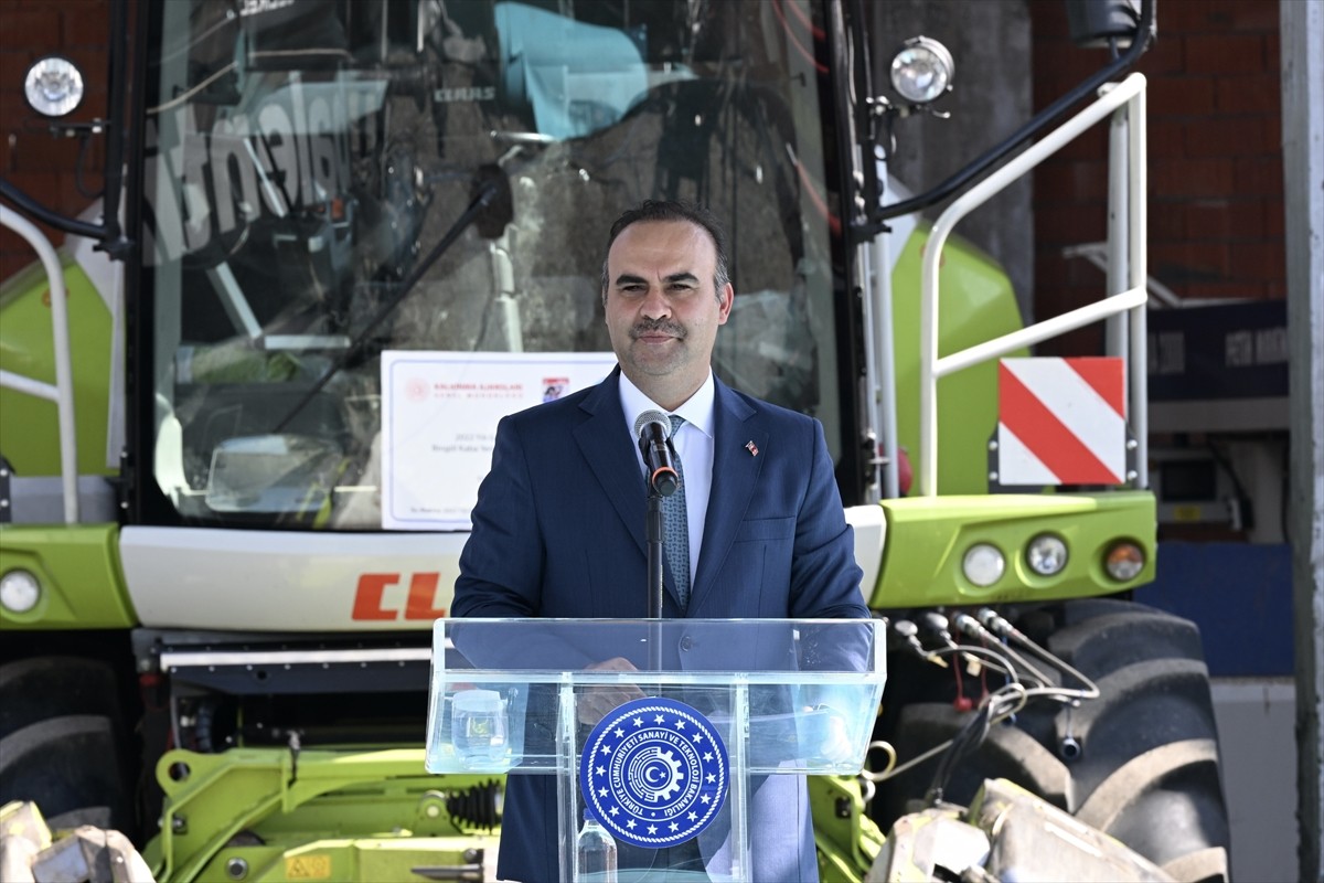 Sanayi ve Teknoloji Bakanı Mehmet Fatih Kacır, çeşitli temaslarda bulunmak üzere geldiği kentte...