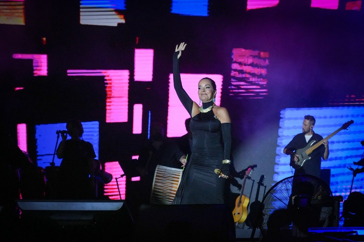 Şarkıcı Bengü, Kültür ve Turizm Bakanlığınca düzenlenen "Bir Anadolu Şenliği" kapsamında...