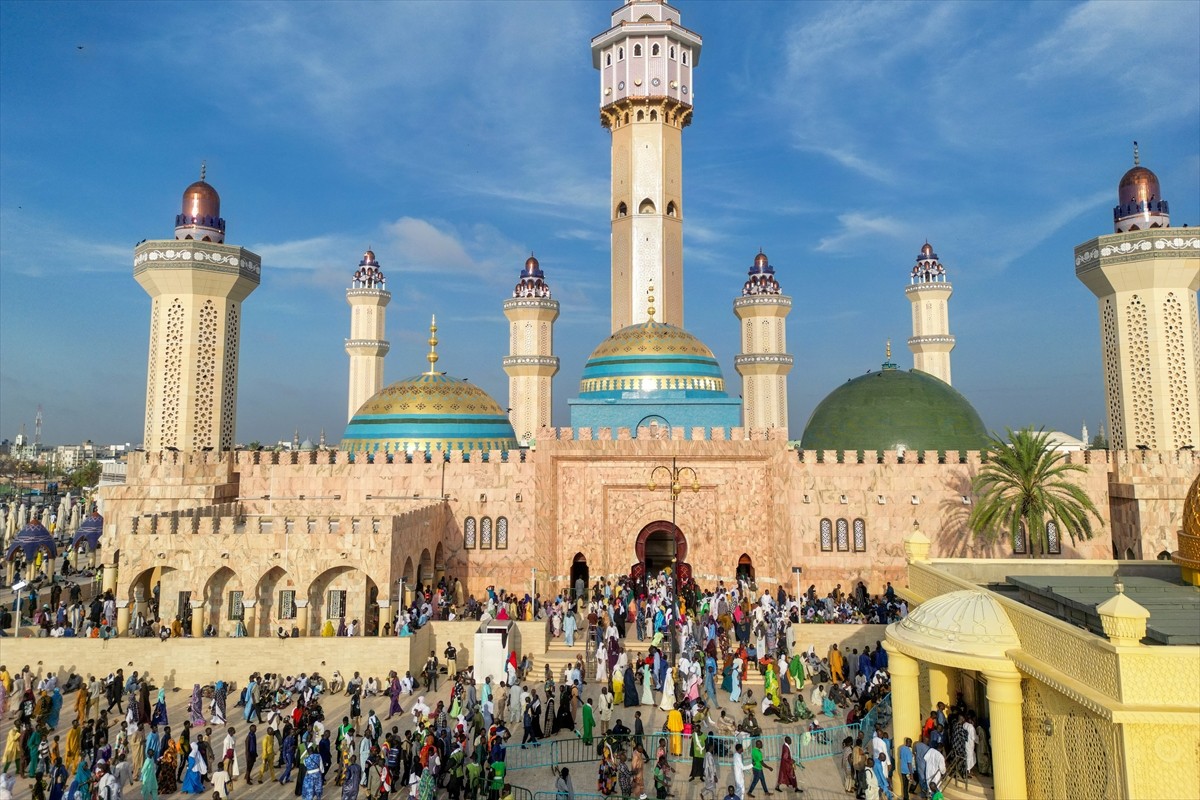 Senegal'de Müridi tarikatının kurucusu Şeyh Ahmedu Bamba’nın Fransız sömürge yönetimi tarafından...