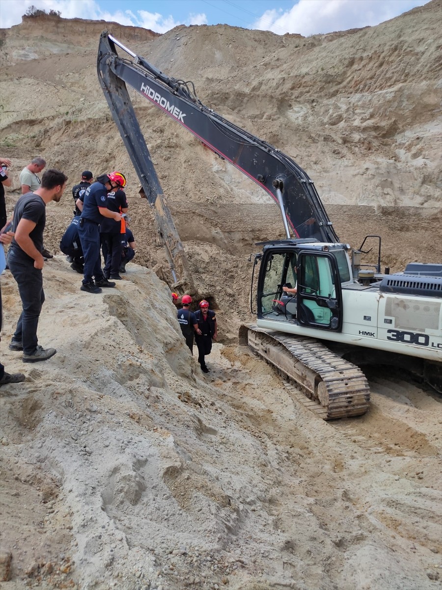Silivri'de kum ocağında göçük altında kalan işçinin cansız bedeni arama çalışmalarının 4. gününde...