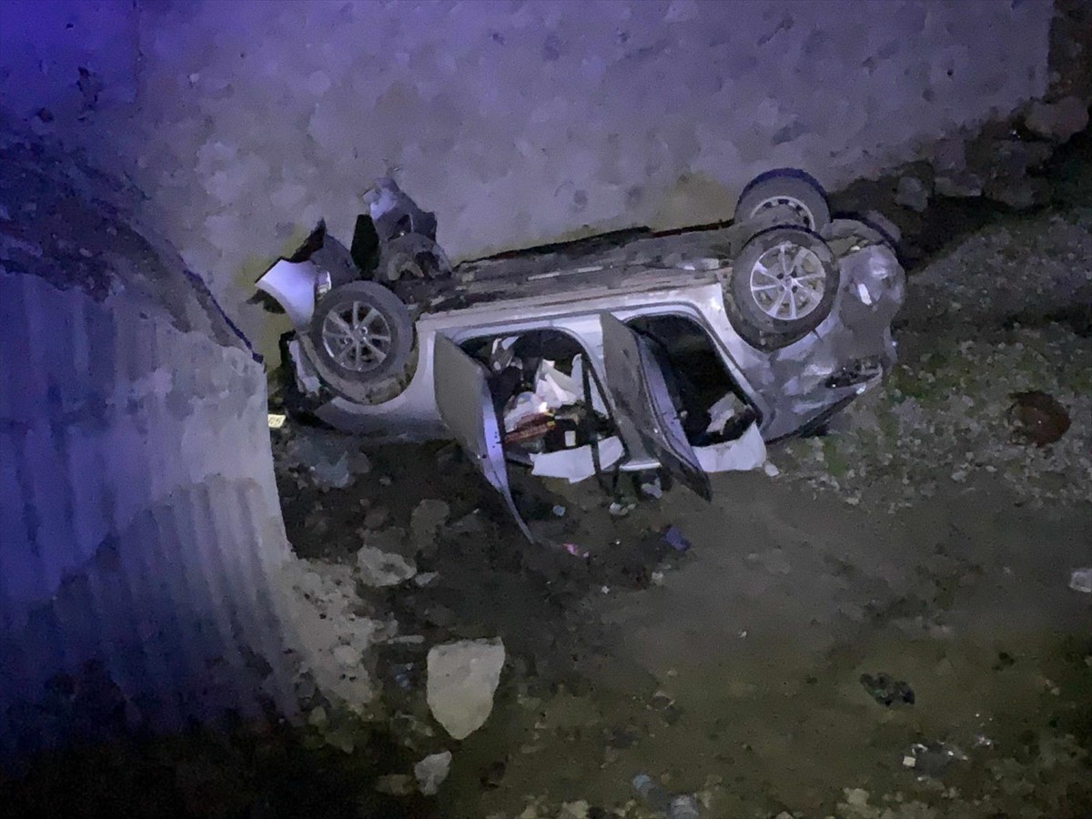 Sinop'un Türkeli ilçesinde otomobilin dereye devrilmesi sonucu 5 kişi yaralandı. Kaza yerine...