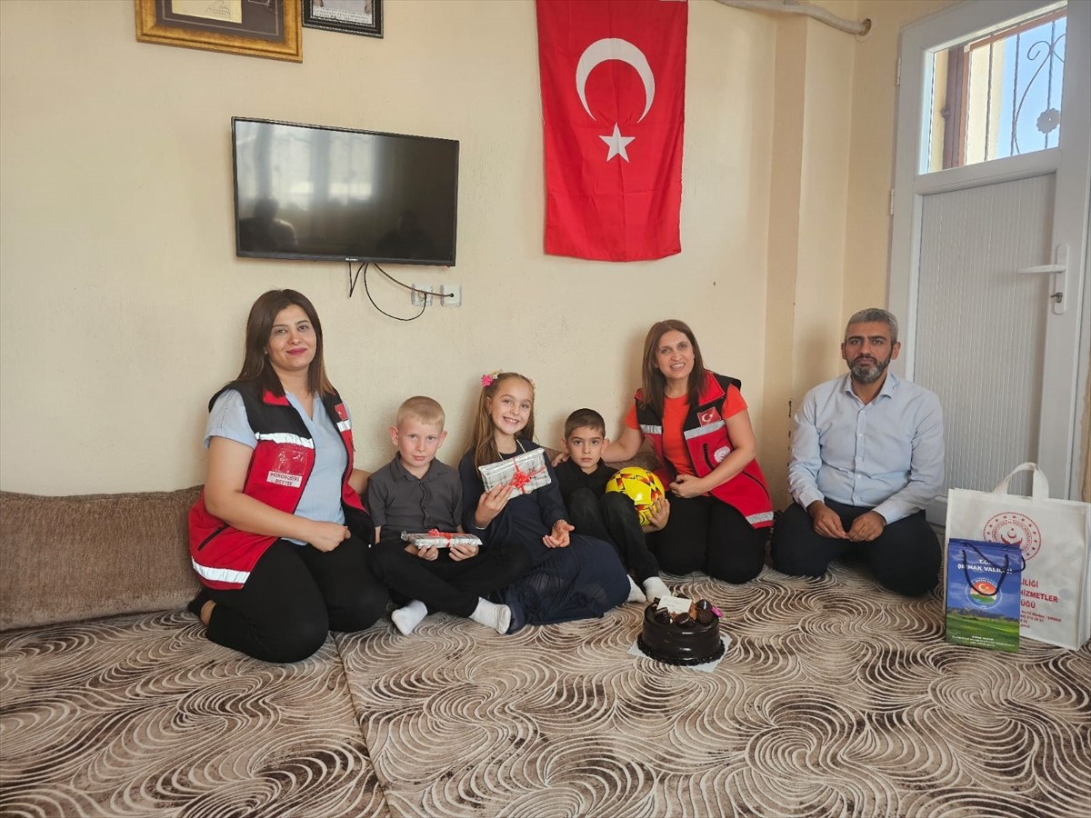 Şırnak'ta, Aile ve Sosyal Hizmetler İl Müdürlüğü, şehit güvenlik korucusunun oğlunun doğum gününü...