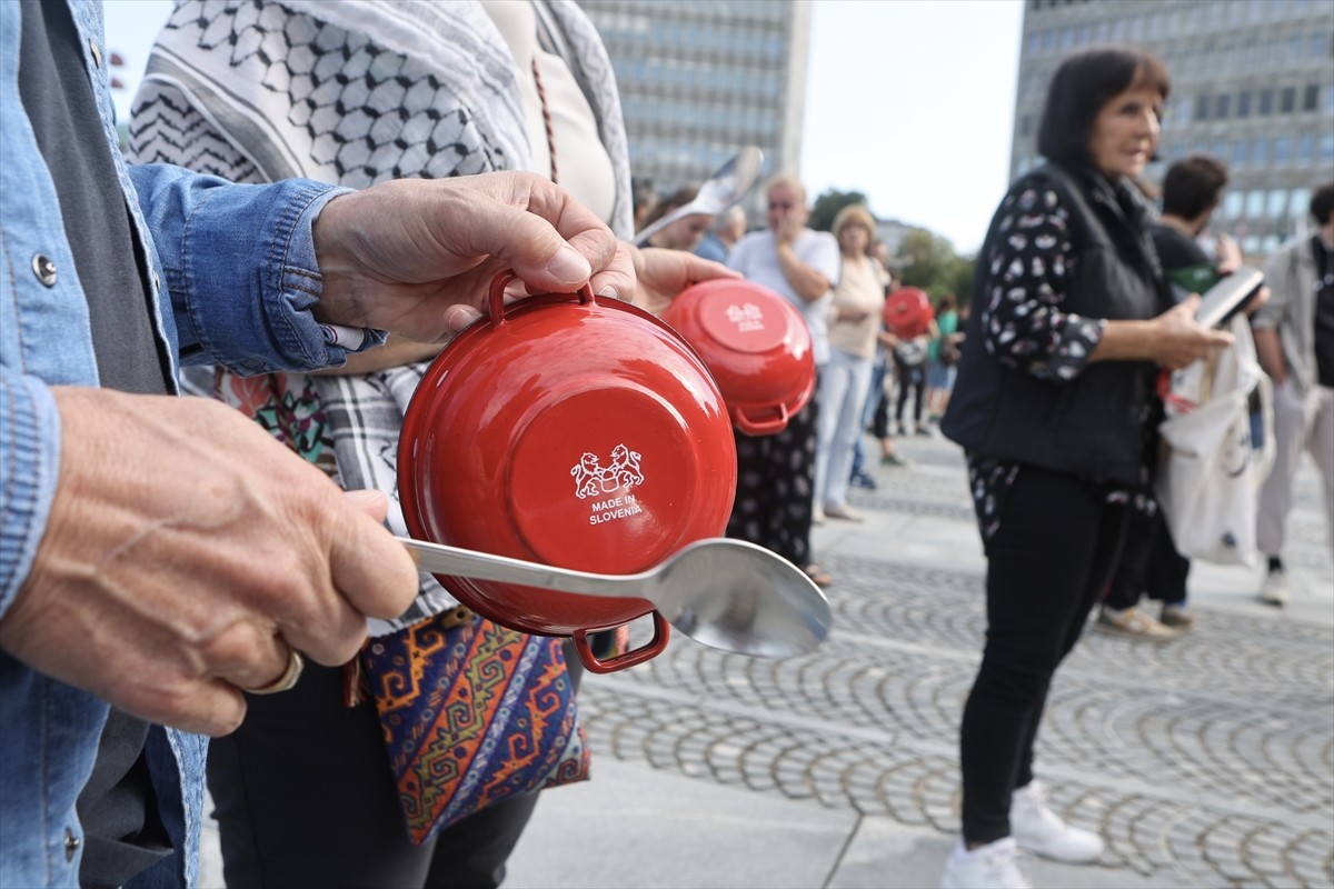 Slovenya'nın başkenti Lübliyana'da, İsrail'in saldırılarını yoğunlaştırdığı Gazze'de giderek...