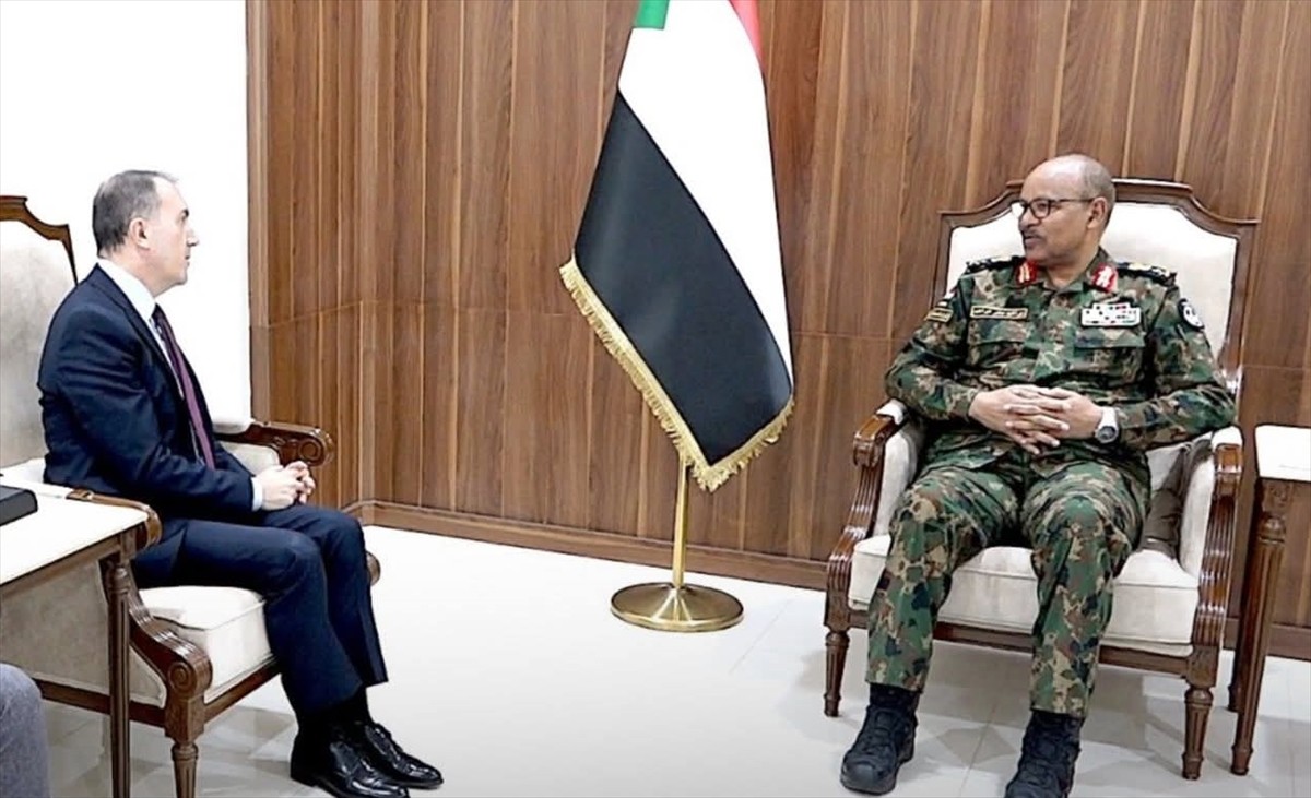 Sudan Egemenlik Konseyi Üyesi İbrahim Cabir (sağda), Türkiye'nin Hartum Büyükelçisi Fatih Yıldız...