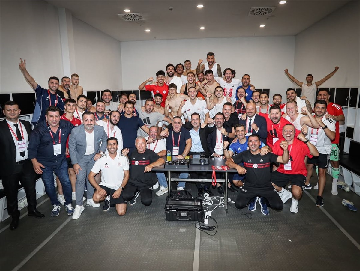 Süper Lig'e 4 sezon sonra galibiyetle başlayan Antalyaspor, Gençlerbirliği maçını da kazanıp 9...