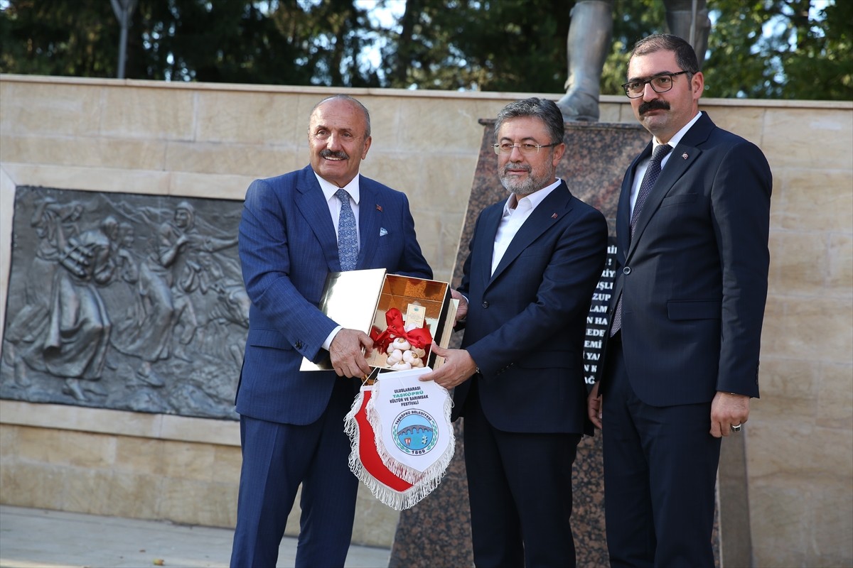 Tarım ve Orman Bakanı İbrahim Yumaklı, Taşköprü Belediyesince bu yıl 35'incisi düzenlenen...