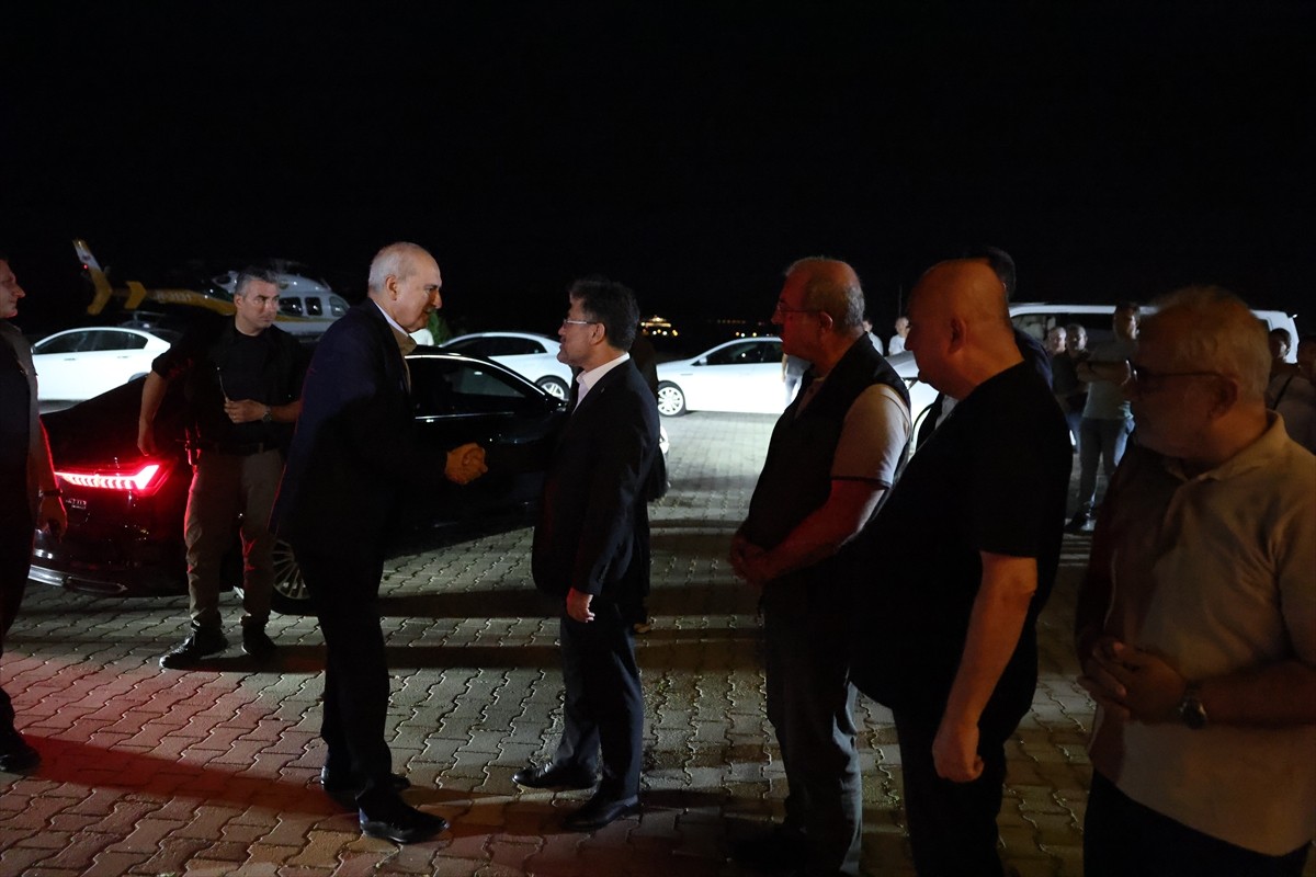 TBMM Başkanı Numan Kurtulmuş, Çanakkale'deki Dardanos Yangın Yönetim Merkezi'ni ziyaret etti. TBMM...
