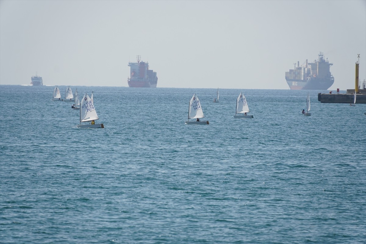 Tekirdağ'da 30 Ağustos Zafer Bayramı etkinlikleri kapsamında düzenlenen Zafer Kupası yelken...