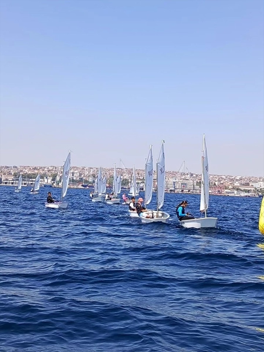 Tekirdağ'da 30 Ağustos Zafer Bayramı etkinlikleri kapsamında düzenlenen Zafer Kupası yelken...