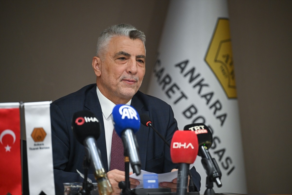 Ticaret Bakanı Ömer Bolat, Ankara Ticaret Borsasını (ATB) ziyaret ederek burada açıklamalarda...