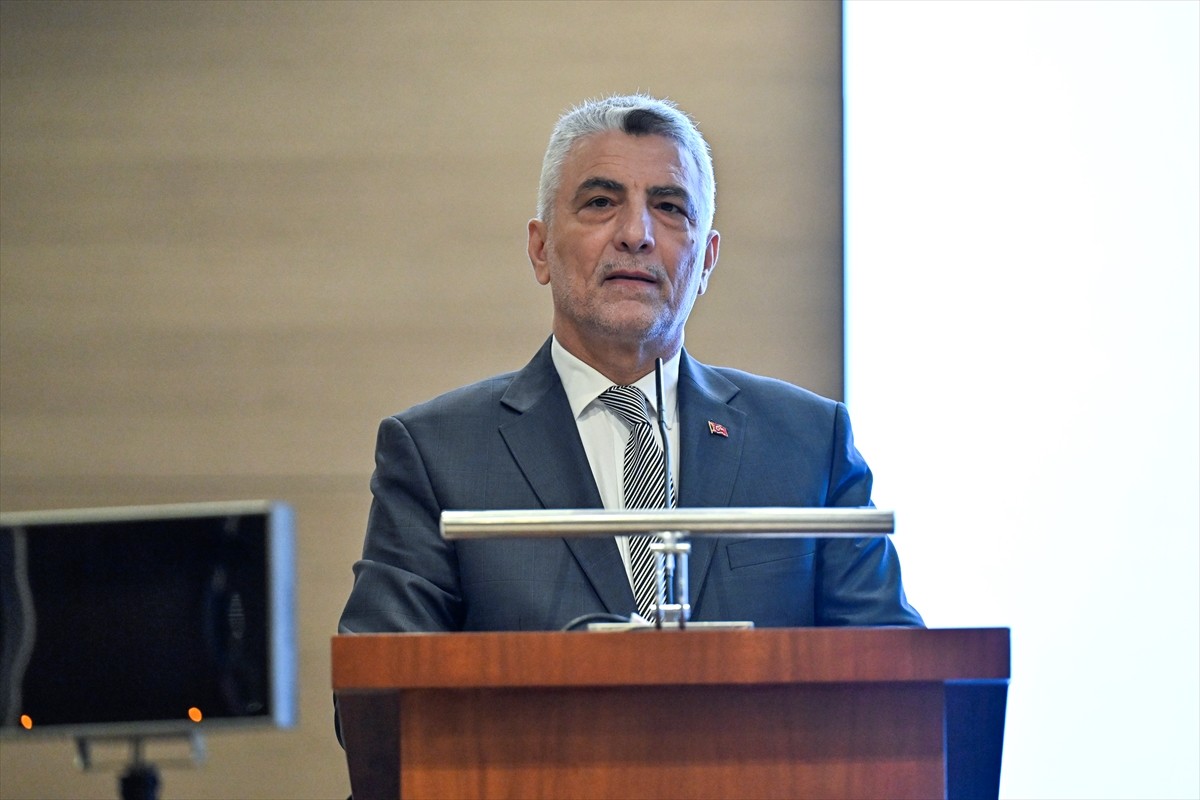 Ticaret Bakanı Ömer Bolat, Türkiye-Senegal İş Forumu'na katılarak konuşma yaptı.
