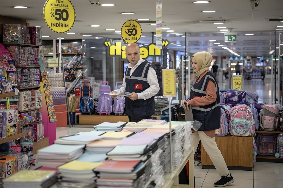 Ticaret Bakanlığı ekipleri, 2025-2026 eğitim ve öğretim yılı öncesinde kırtasiye ve okul...