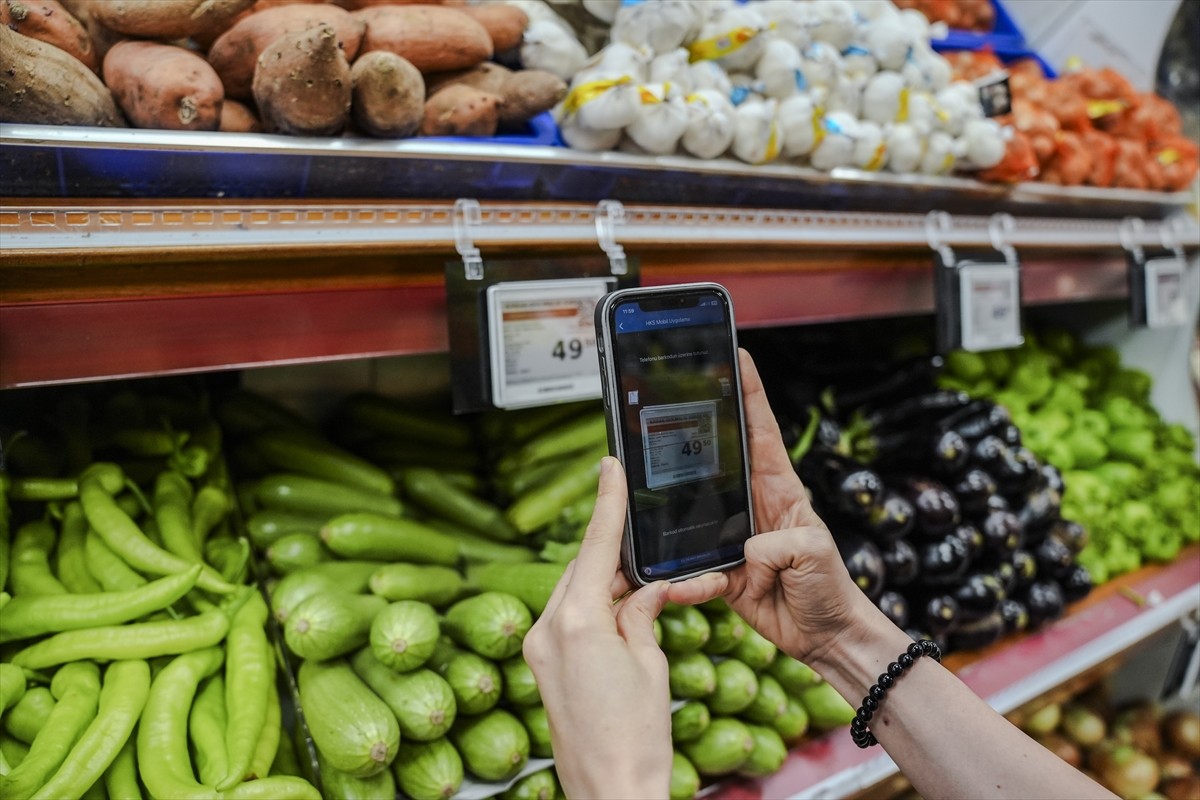 Ticaret Bakanlığı ekipleri, İstanbul'un tüm ilçelerinde yerel ve ulusal marketler başta olmak...
