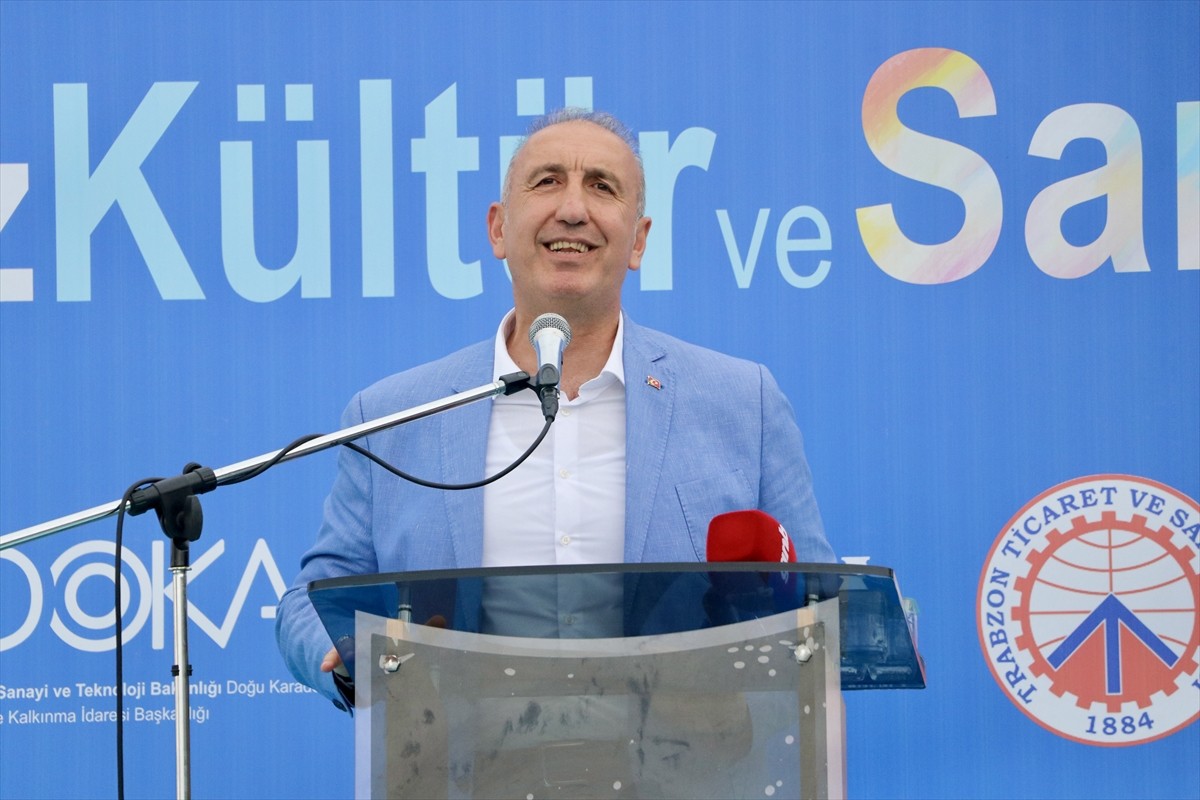 Trabzon'da, 17 ilden 100 kadın kooperatifinin katılımıyla düzenlenen "Karadeniz Kültür ve Sanat...