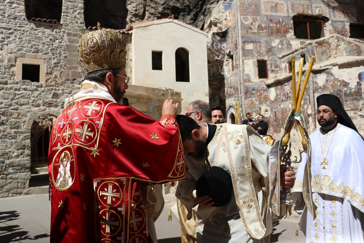 Trabzon'un Maçka ilçesinde, Karadağ'ın Altındere Vadisi'ne bakan eteğindeki Sümela Manastırı'nda...