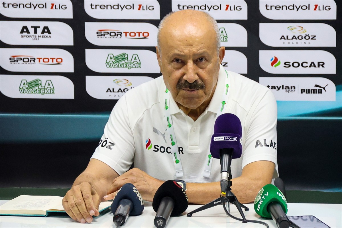 Trendyol 1. Lig'in 3. haftasında konuk ettiği İmaj Altyapı Vanspor ile 0-0 berabere kalan Alagöz...