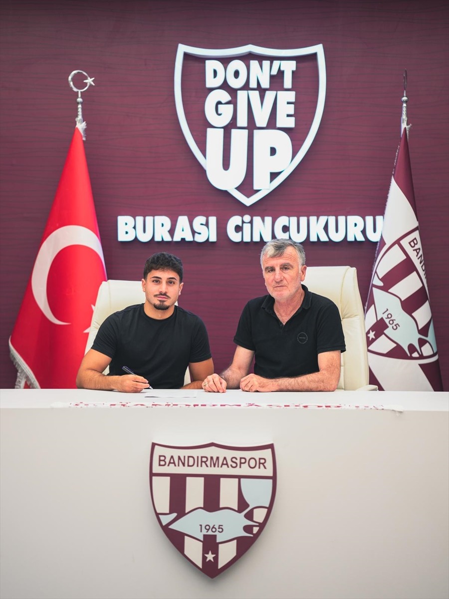 Trendyol 1. Lig ekiplerinden Bandırmaspor, Cem Tuna Türkmen'i transfer etti.