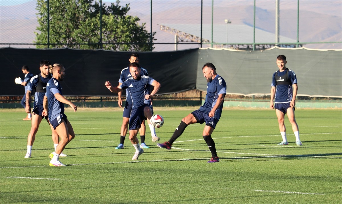 Trendyol 1. Lig ekiplerinden Erzurumspor FK, ligin 2. haftasında deplasmanda karşılaşacakları Amed...