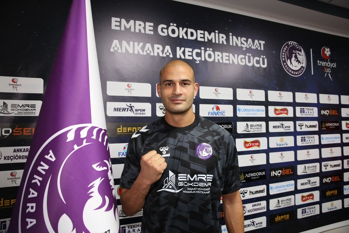 Trendyol 1. Lig takımlarından Emre Gökdemir İnşaat Ankara Keçiörengücü, kaleci Aykut Özer ile...