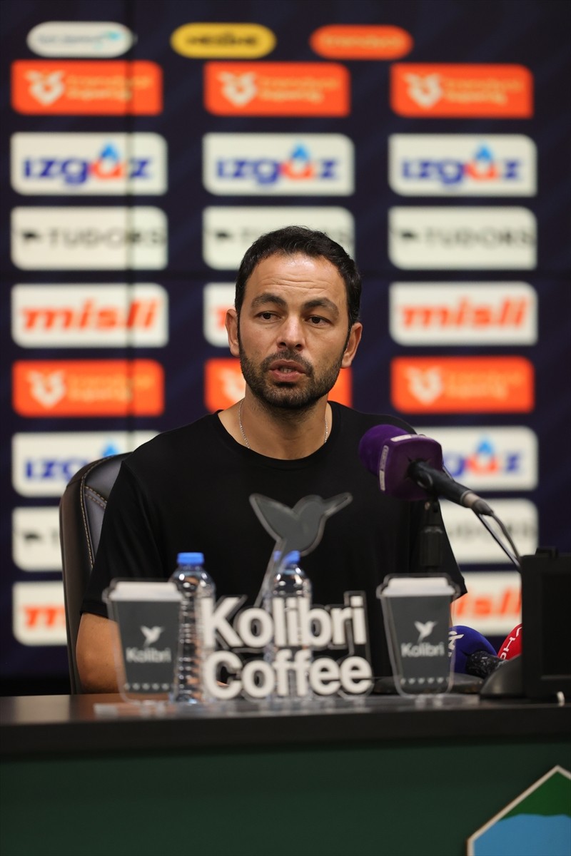 Trendyol Süper Lig'in 2. haftasında sahasında Samsunspor'a 1-0 yenilen Kocaelispor'un teknik...