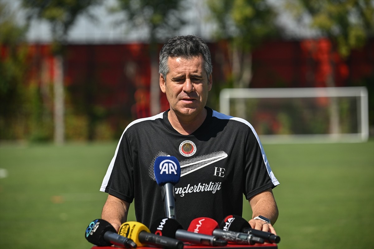 Trendyol Süper Lig'in yeni ekiplerinden Gençlerbirliği'nin teknik direktörü Hüseyin Eroğlu, İlhan...