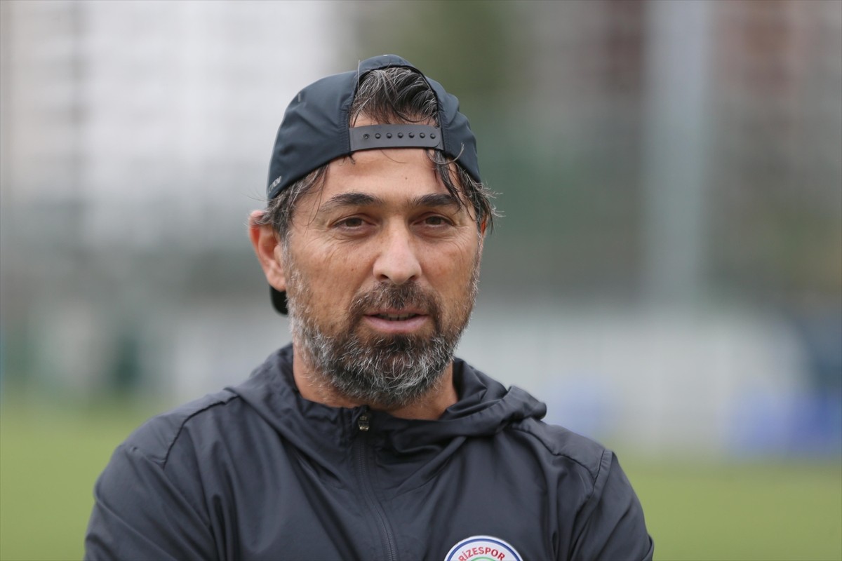Trendyol Süper Lig ekiplerinden Çaykur Rizespor'un teknik direktörü İlhan Palut, Mehmet Cengiz...