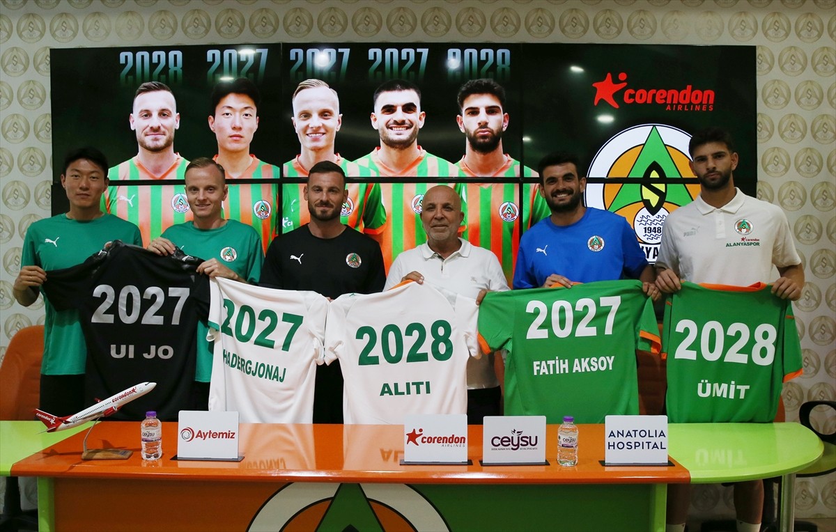 Trendyol Süper Lig ekiplerinden Corendon Alanyaspor, kadrosunda yer alan 5 futbolcusuyla sözleşme...