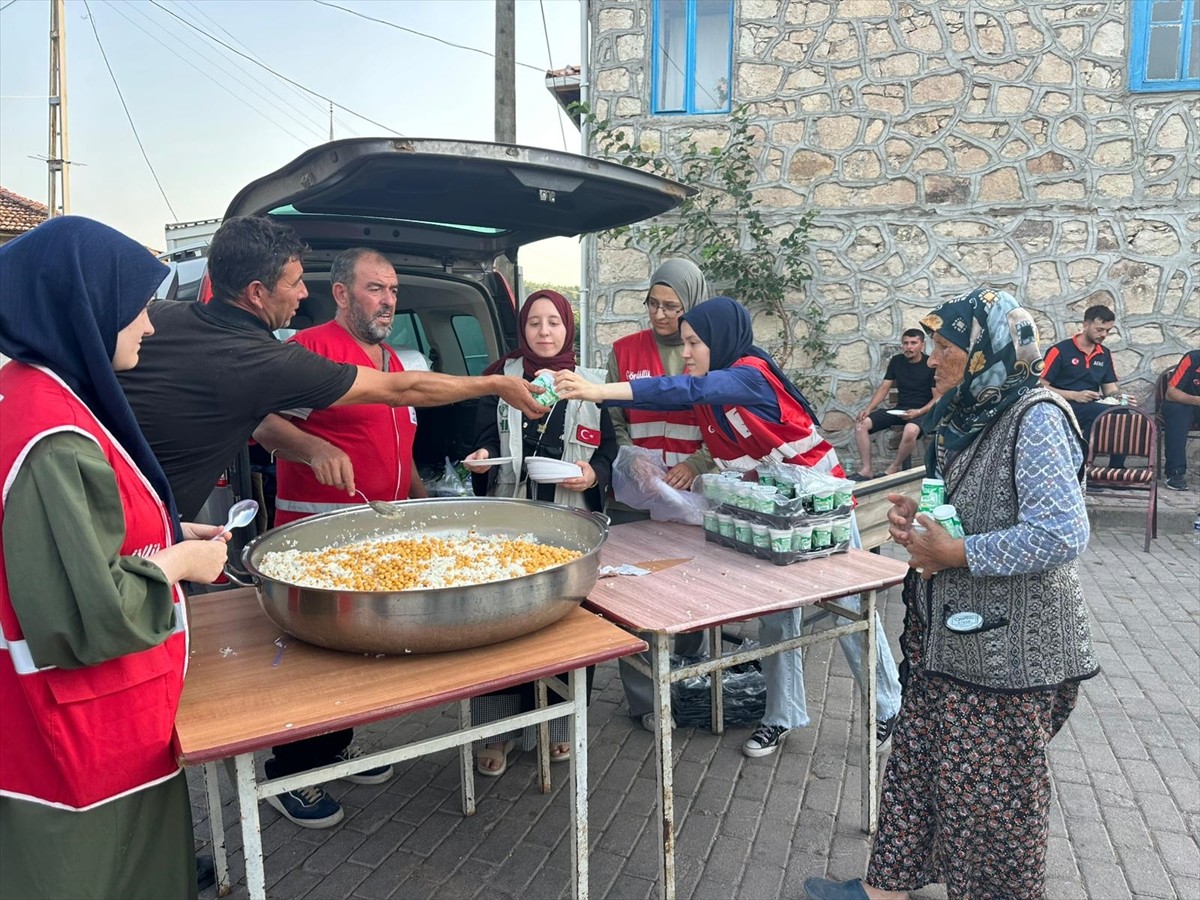 Türk Kızılay, Balıkesir Sındırgı merkezli 6,1'lik depremden etkilenen vatandaşlar için...