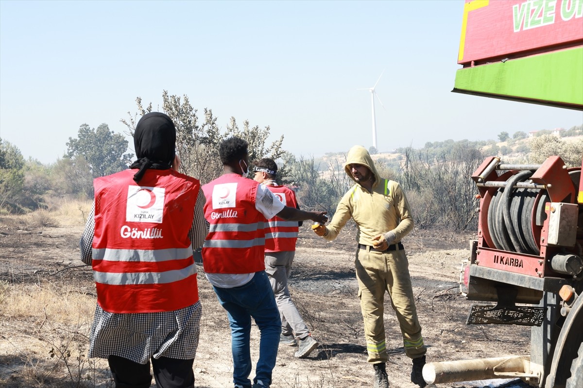 Türk Kızılay, hazirandan bu yana meydana gelen 127 orman yangınına müdahaleye destek için sahada...