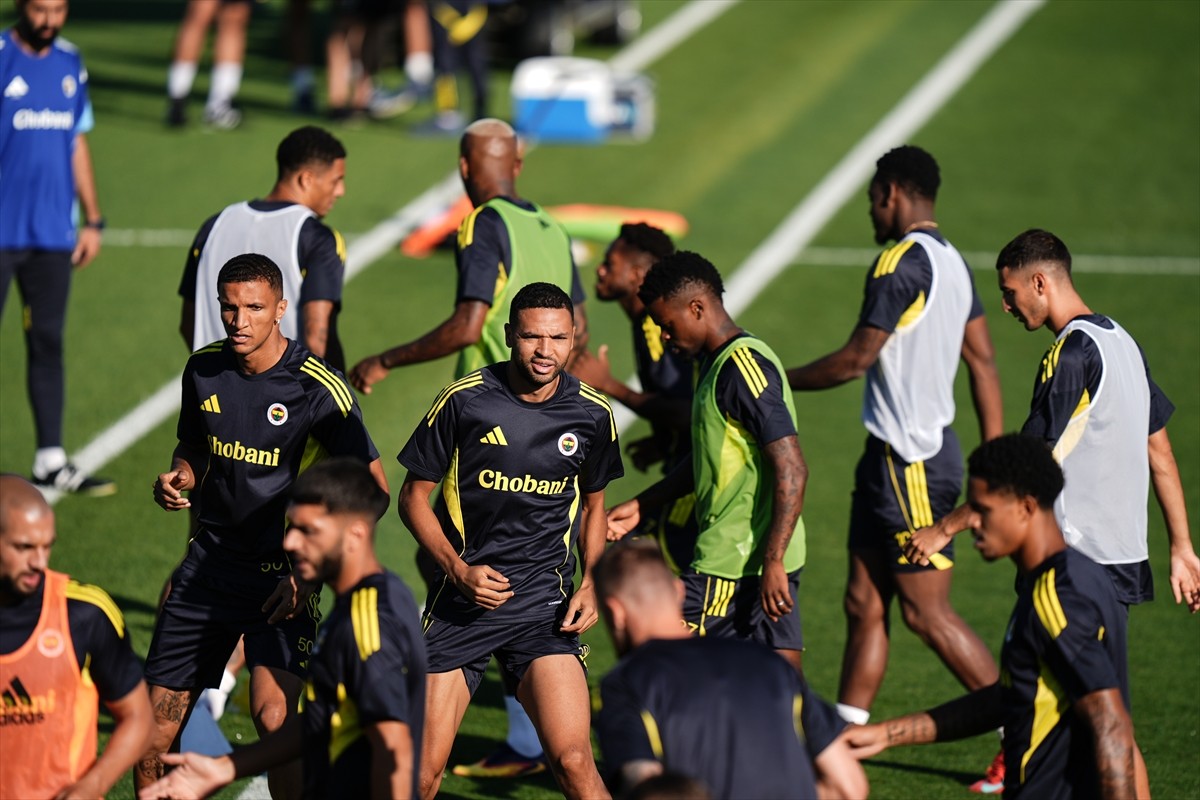 UEFA Şampiyonlar Ligi 3. eleme turu rövanş maçında yarın Hollanda'nın Feyenoord ekibini konuk...