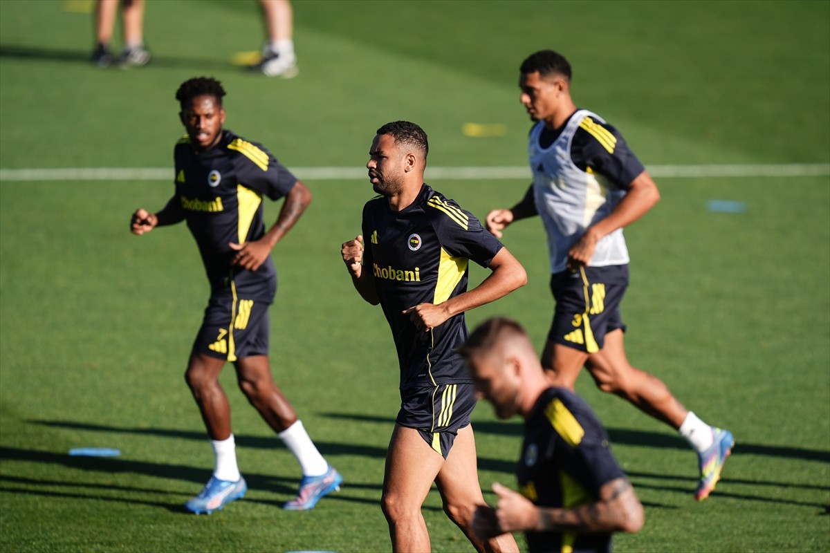 UEFA Şampiyonlar Ligi 3. eleme turu rövanş maçında yarın Hollanda'nın Feyenoord ekibini konuk...