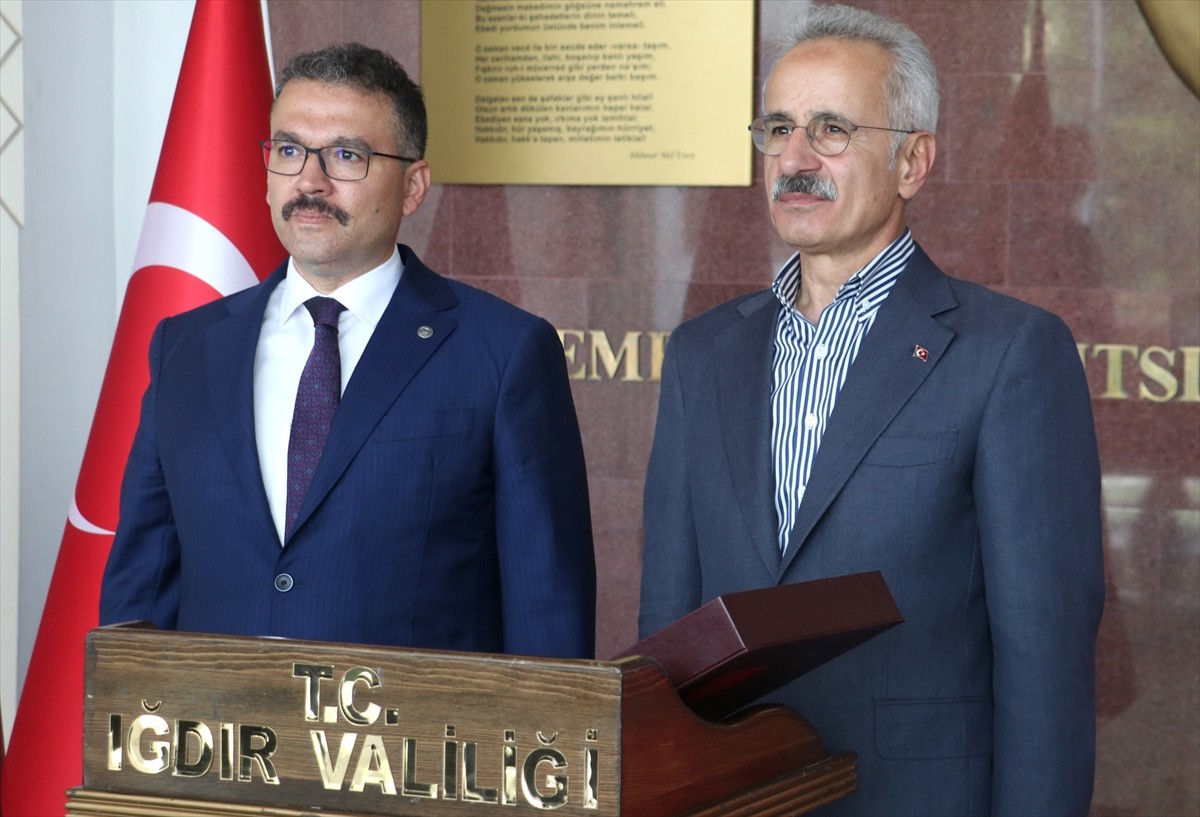 Ulaştırma ve Altyapı Bakanı Abdulkadir Uraloğlu (sağda), Kars-Iğdır-Aralık-Dilucu Demir Yolu Hattı...