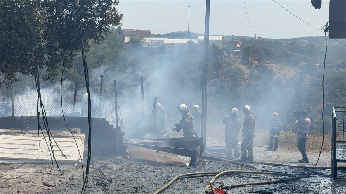 Ümraniye Hekimbaşı Mahallesi Kadı Sokak'taki bir kömürlükte henüz belirlenemeyen bir nedenle...
