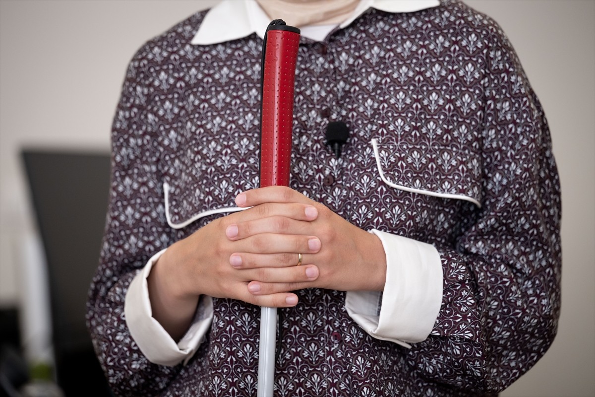 Üniversite sınavında Türkiye 25'incisi olarak kazandığı hukuk fakültesinden mezun olduktan sonra...