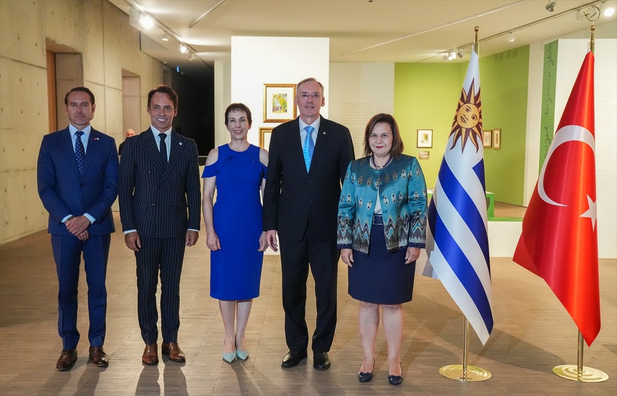 Uruguay'ın Ankara Büyükelçiliği tarafından Bağımsızlık Bildirgesi’nin 200. yıl dönümünü kutlamak...
