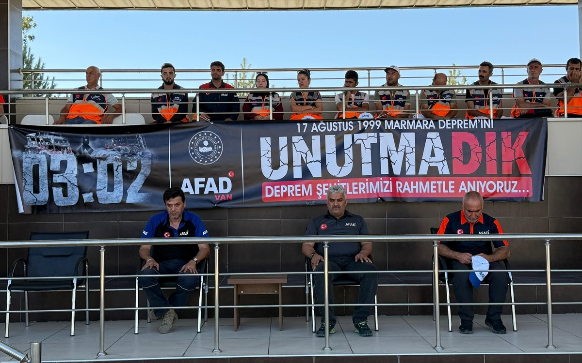 Van'da Afet ve Acil Durum Müdürlüğünce (AFAD), Marmara Depremi'nin 26. yılı dolayısıyla anma...